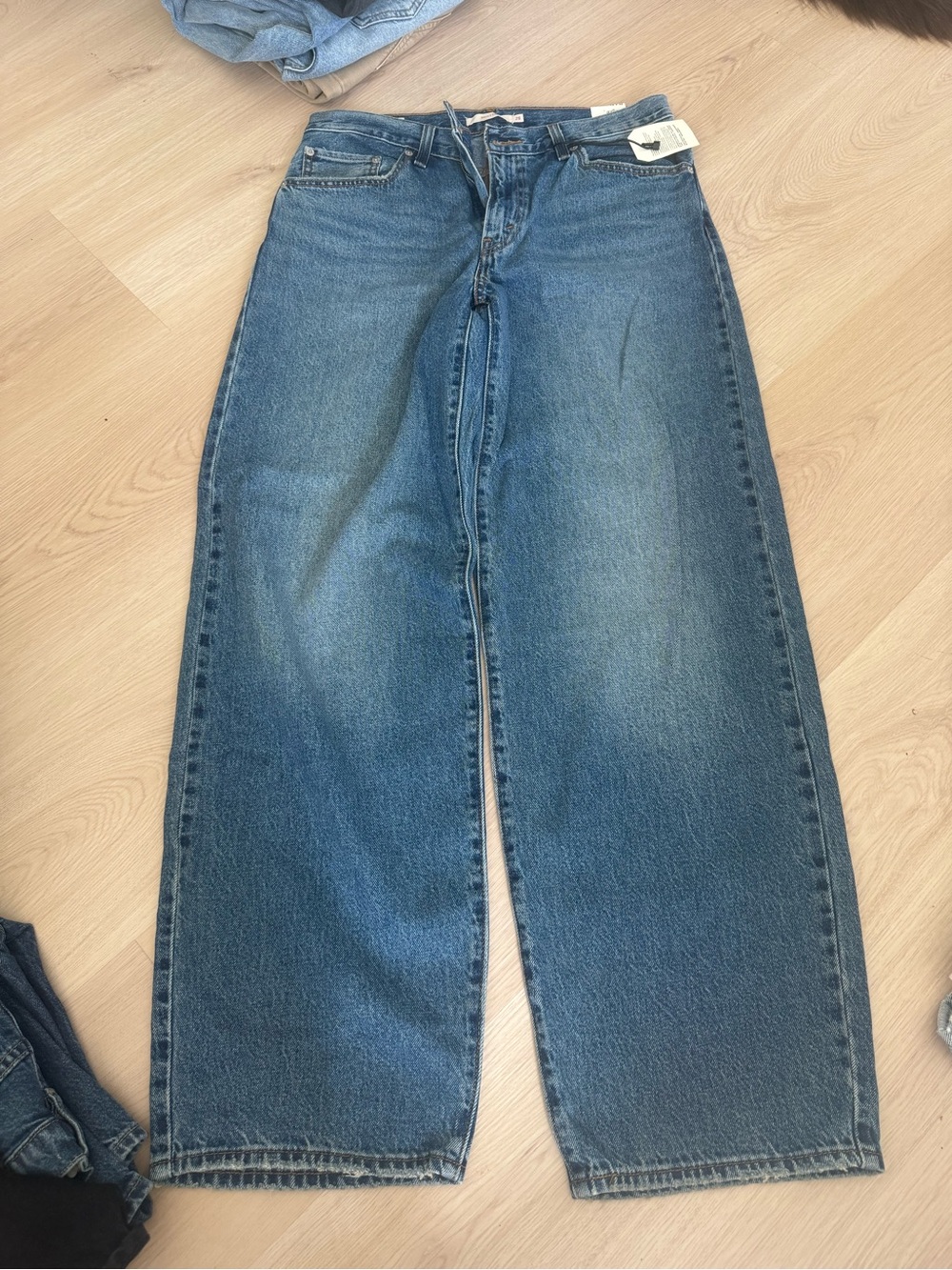 Levi’s Baggy Dad Jean - Picture 2 of 5